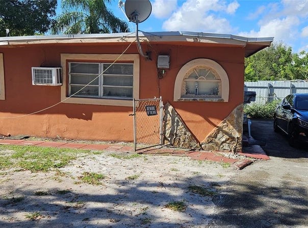 216 NW 7th Ct, Hallandale Beach, FL 33009