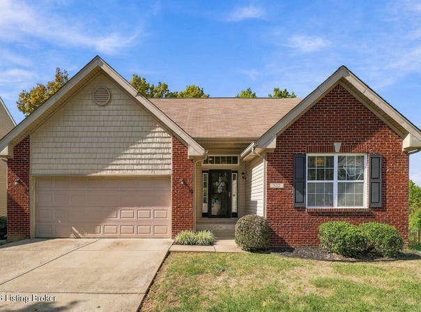 322 Rockcrest View Ct, Louisville, KY 40245
