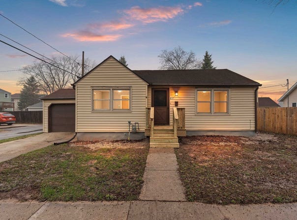 817 CHICAGO Street, DE PERE, WI 54115