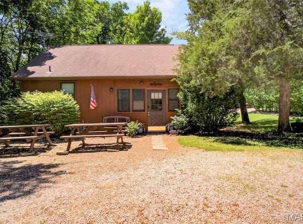 42125 Cedar Crest Place, Perry, MO 63462