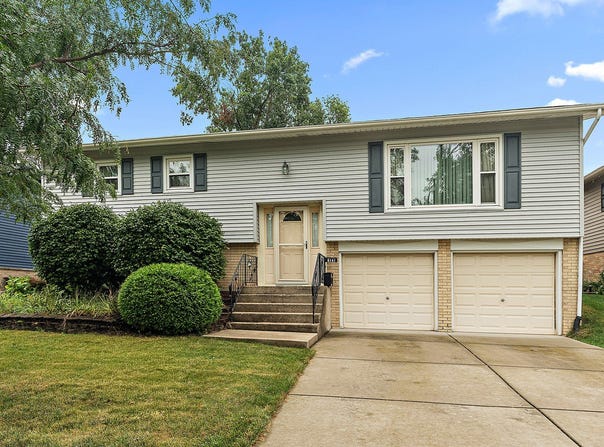 6141 Rob Roy Drive, Oak Forest, IL 60452