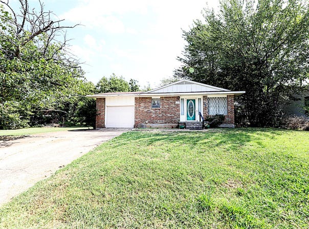 421 E Wilbarger Street, Bowie, TX 76230
