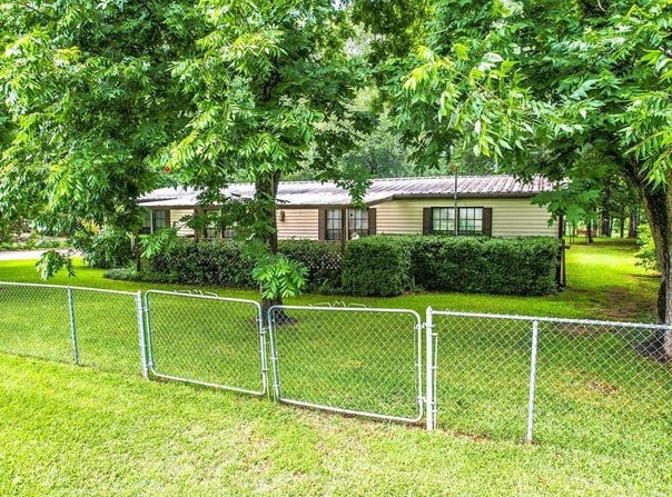 696 Persimmon, Zavalla, TX 75980