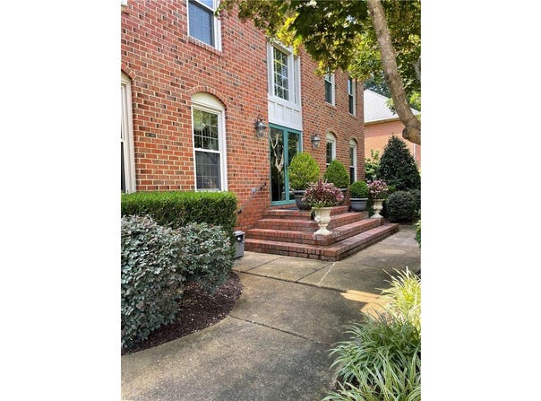 816 Forest Lakes Circle, Chesapeake, VA 23322