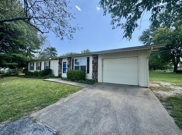 2862 N Pierce Avenue, Springfield, MO 65803
