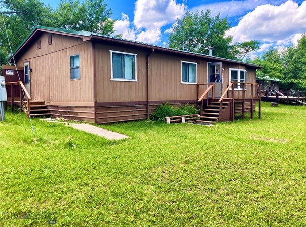 28 W Shore Road, Babb, MT 59411