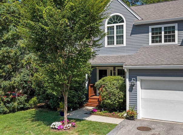 9 Bishops Forest Dr, Waltham, MA 02452