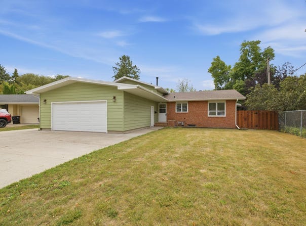 2807 Edgewood Drive N, Fargo, ND 58102