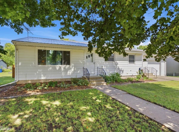 1306 E 2nd Street, Washington, IA 52353