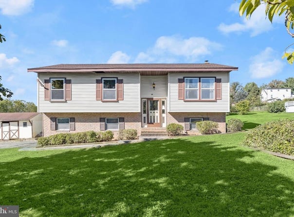 30 SUGARBOOT LN, HANOVER, PA 17331
