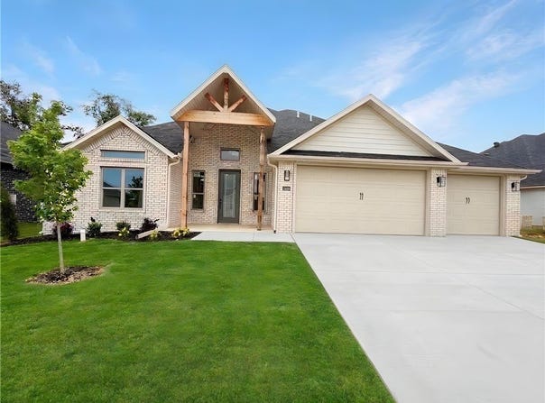 1351 Greyback Lane, Centerton, AR 72719