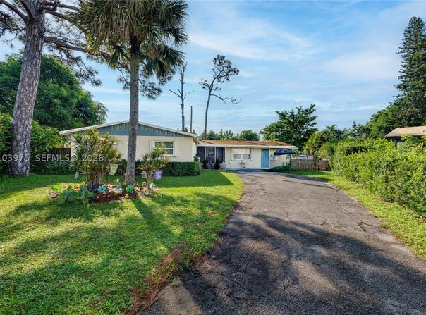 851 Caroline Cir, West Palm Beach, FL 33413