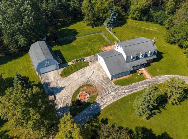 1582 Edgewater Ct, Grafton, WI 53024