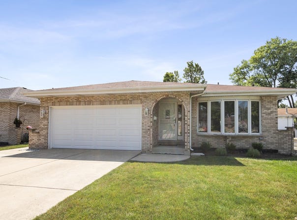 8608 Lamon Avenue, Burbank, IL 60459