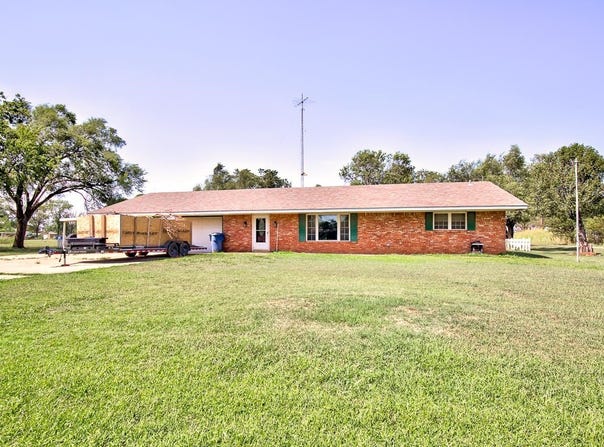 108 E Chestnut St, Nash, OK 73761-0000