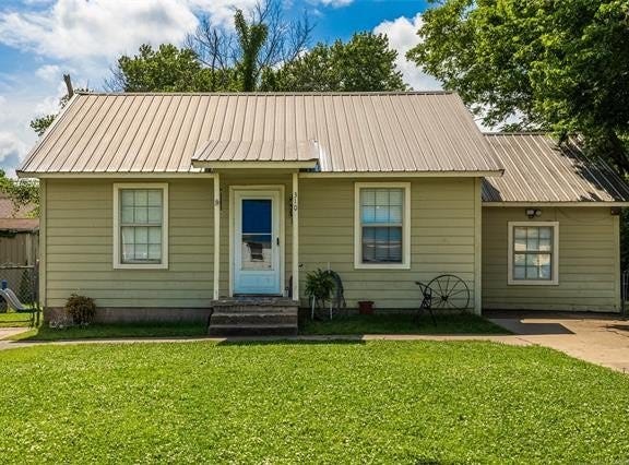 310 N Sawyer Street, Pryor, OK 74361