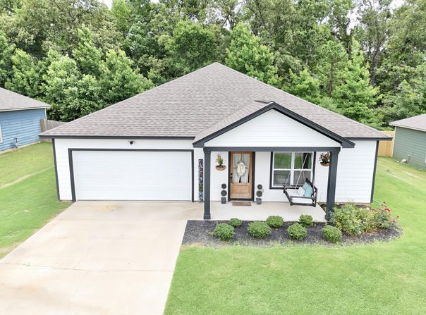 70 Thaxton Hills Dr., Thaxton, MS 38871