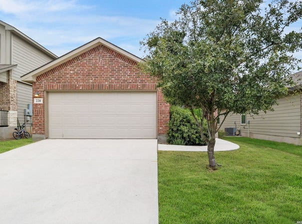 220 MIDDLE GREEN LOOP, Floresville, TX 78114