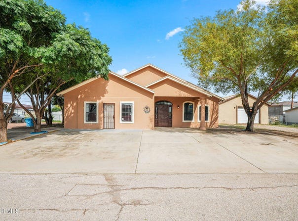 421 MAHAN Drive, Clint, TX 79836