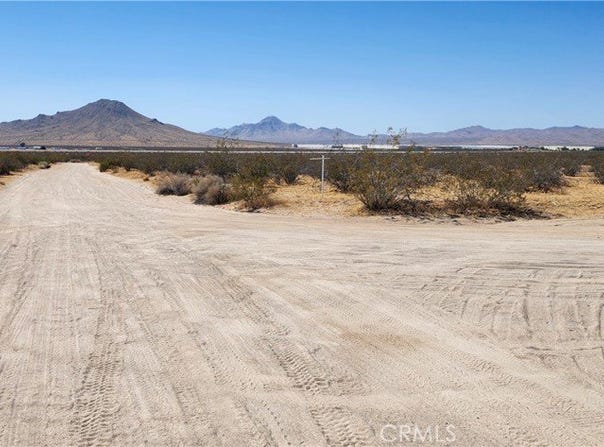Earlimont, Apple Valley, CA 92307