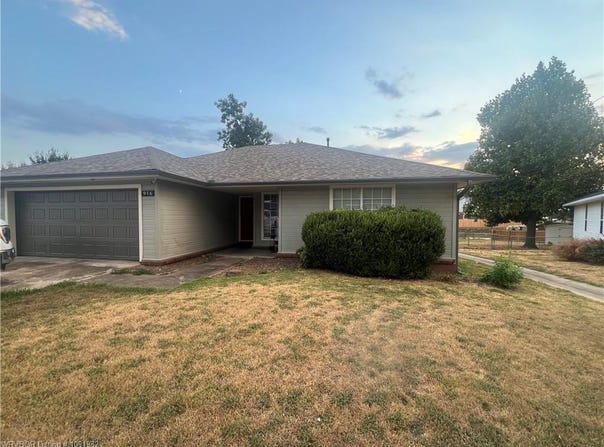 916 25th ST, Rogers, AR 72758