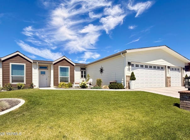 200 Bridle Way, Yakima, WA 98901