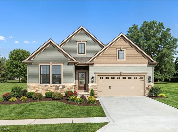 818 Colesbourne Circle, Green, OH 44685