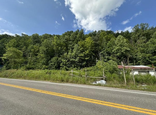 1998 Upper John's Creek, Kimper, KY 41539