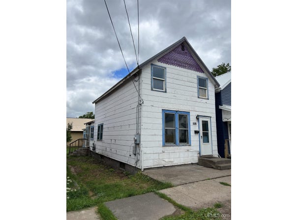 108 S 4th Street, L'Anse, MI 49946