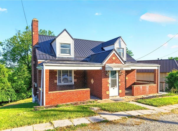 102 Payne Hill Rd, Clairton, PA 15025