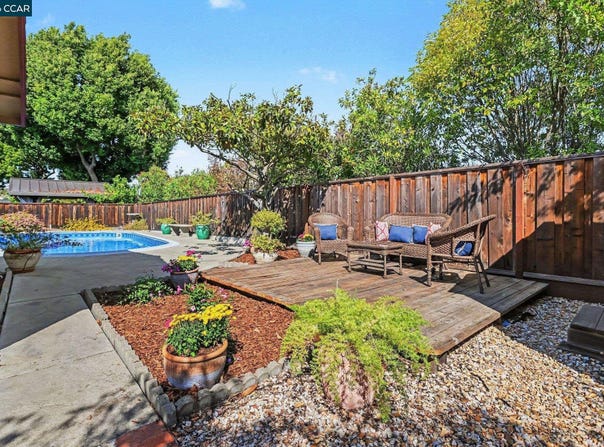 340 Greenway Dr, Martinez, CA 94553