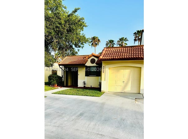 6524 NW 188th Ln, Hialeah, FL 33015