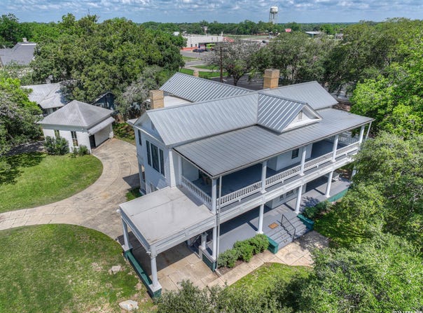 214 S PECAN AVE, Luling, TX 78648