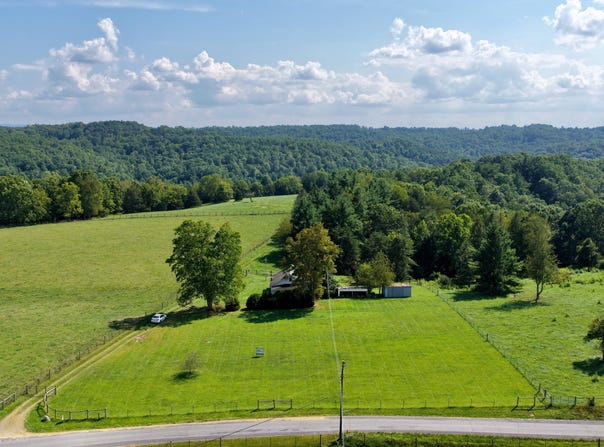 3513 War Ridge Rd, Wayside, WV 24985