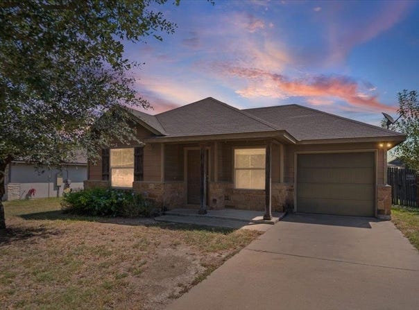 612 Amber Ln, Jarrell, TX 76537