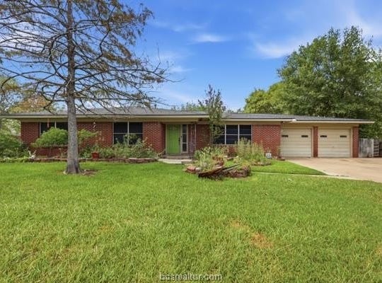 900 Esther Boulevard, Bryan, TX 77802