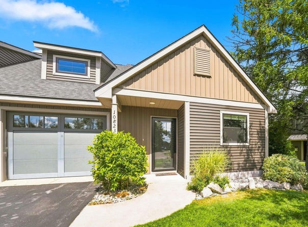 10823 E Grandview Road, Traverse City, MI 49684