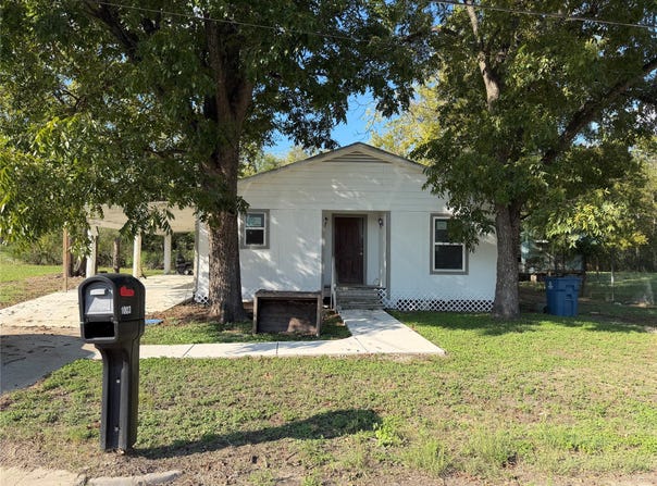 1003 E Main Street, Mexia, TX 76667