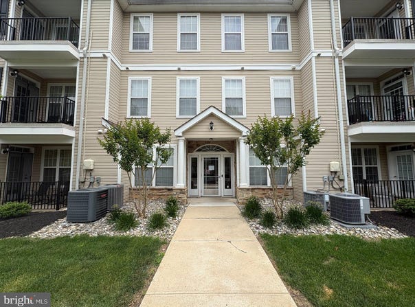 38 KYLE Way, EWING, NJ 08628