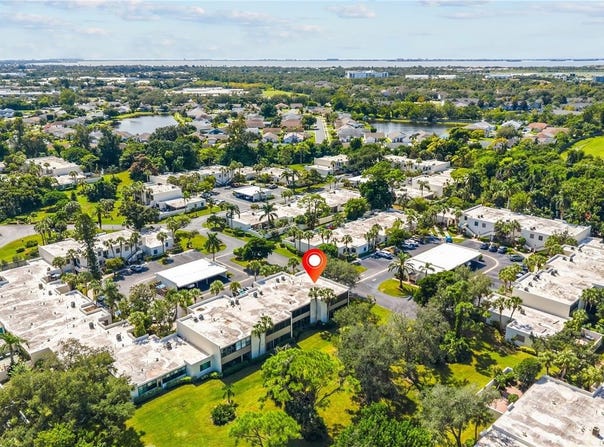 521 LAKESIDE Drive, BRADENTON, FL 34210