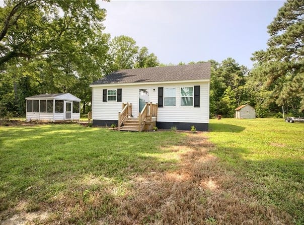 1949 Greys Point Road, Topping, VA 23169