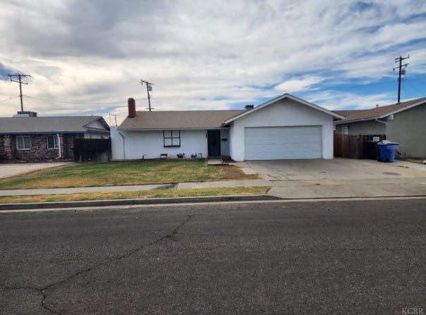 1124 Robin Avenue, Hanford, CA 93230
