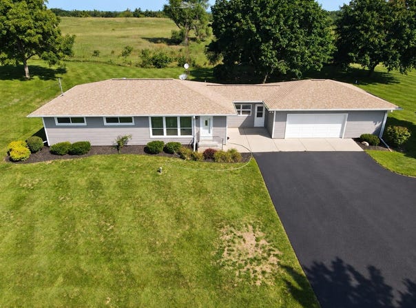 37310 87th St, Burlington, WI 53105