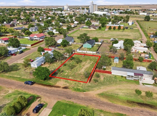 206 S Jackson St, Hooker, OK 73945