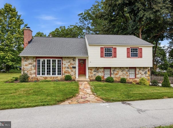 6 SHARPLESS LN, MEDIA, PA 19063