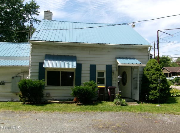 34 Halfmoon Drive, Waterford, NY 12188