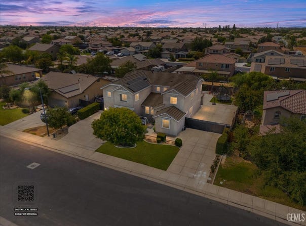 15939 La Strada Court, Bakersfield, CA 93314
