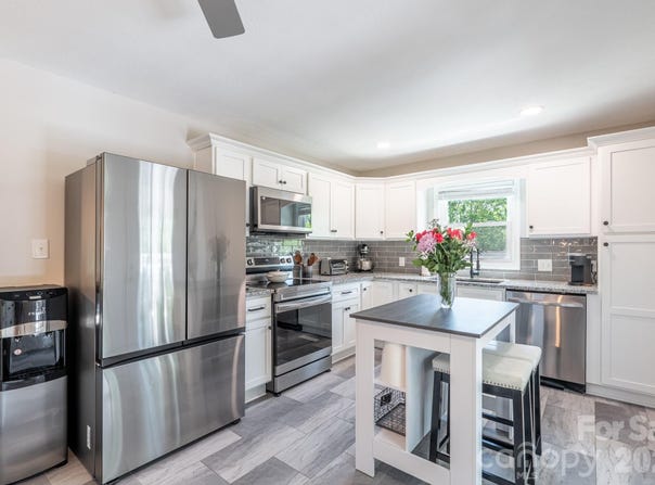 11 Summit Drive, Arden, NC 28704