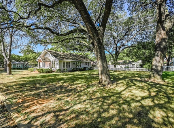 Smithville, TX 78957