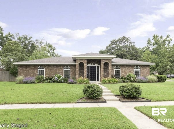 2300 Christopher Drive E, Mobile, AL 36609